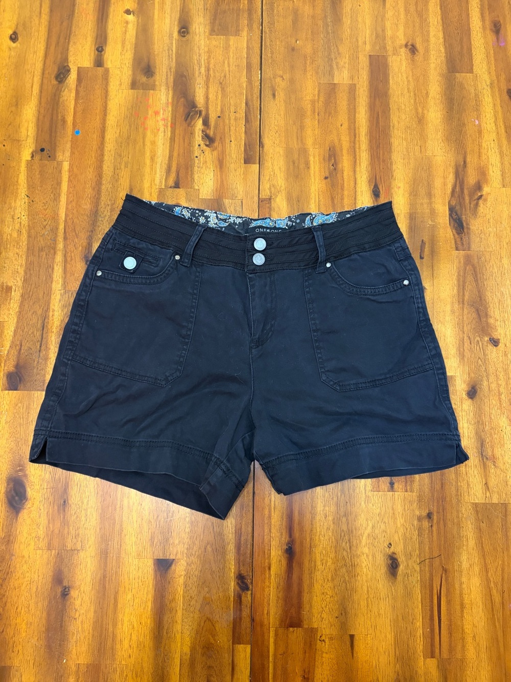 One5One Womens Black Mid Rise Utility Shorts Paisley Waistband